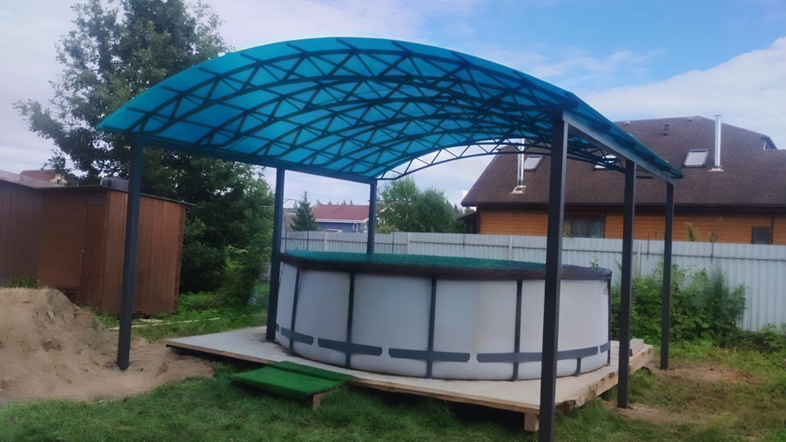 Односкатный навес из прозрачного поликарбоната