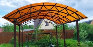 Навес из поликарбоната арочный для зоны отдыха Навес из поликарбоната арочный для зоны отдыха
