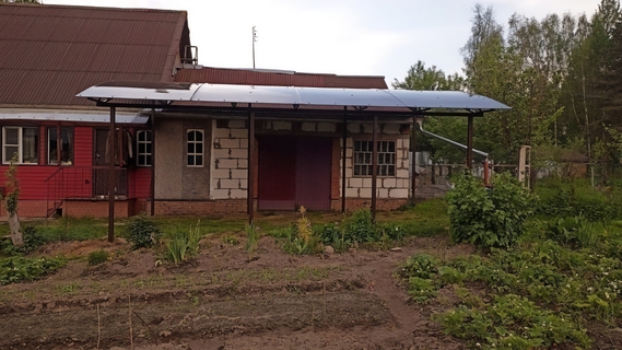 Полуарочный навес из поликарбоната (пристройка над входом)